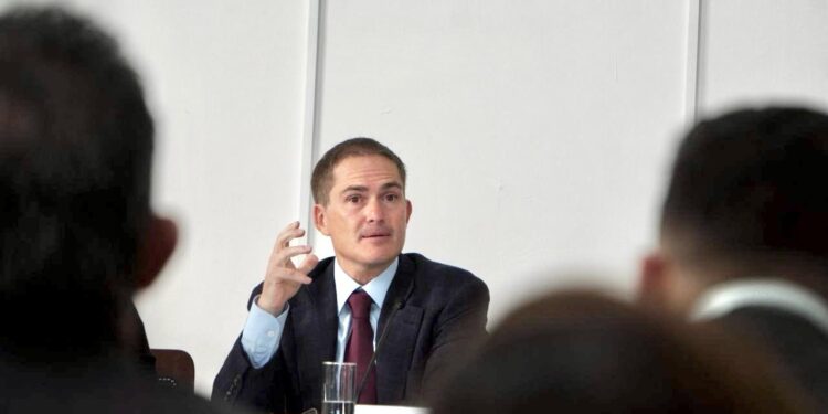 Pide López Casarín 11% más presupuesto mientras deja sin usar 921 millones