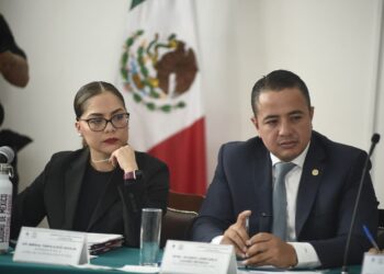 Lozano se autoproclama salvador de GAM y convierte su comparecencia en un monumento a sí mismo