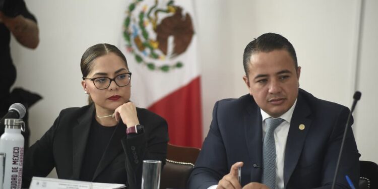 Lozano se autoproclama salvador de GAM y convierte su comparecencia en un monumento a sí mismo