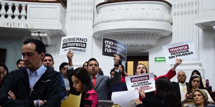 Oposición revienta sesión; votarían investigación al PRI por presunta contratación de porros