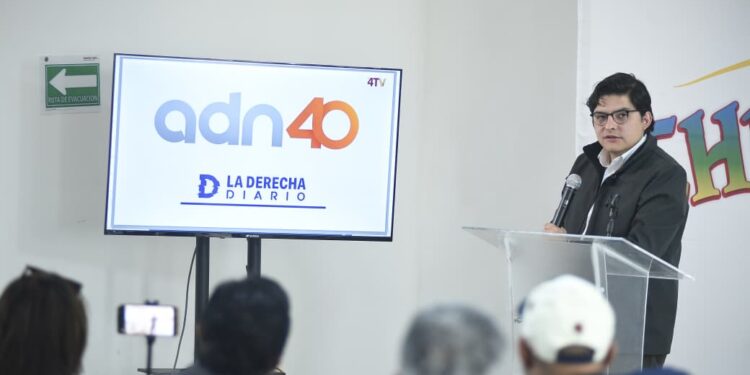 Diputado exhibe presunta operación de montajes: señalan a adn40 por fabricar escenas en la marcha 15N