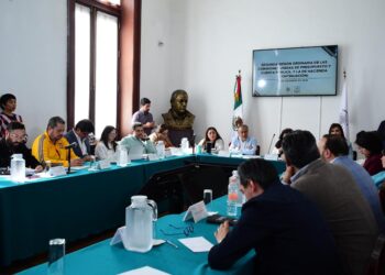 Aprueban en comisiones Paquete Económico 2026; oposición acusa presión fiscal encubierta