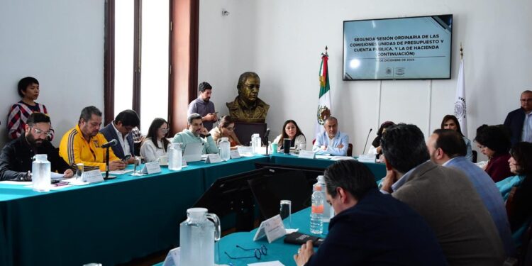 Aprueban en comisiones Paquete Económico 2026; oposición acusa presión fiscal encubierta