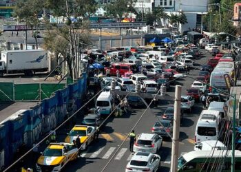 “Operativo inflado: SEMOVI presume orden mientras usuarios denuncian caos en inauguración del estadio”