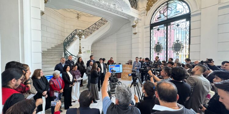 Morena blinda a responsables y monta show político