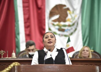 Destacan labor social, deportiva y comunitaria en sesión solemne del Congreso capitalino