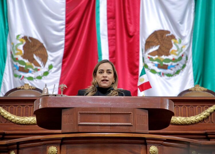 Van contra cirugías estéticas en menores en CDMX: proponen cárcel por intervenciones sin justificación médica