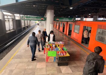 Señalan posible red de control político del ambulantaje en el Metro tras operativo anunciado por Rubalcava en Línea B