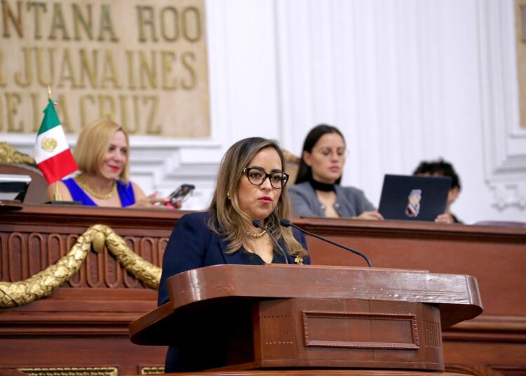 “Niños pierden atención y sufren ciberacoso”: aprueban ley sobre celulares en escuelas CDMX