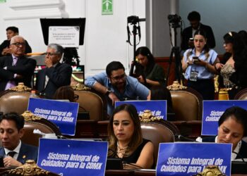 CDMX convierte cuidados en derecho; Congreso admite deuda histórica con mujeres