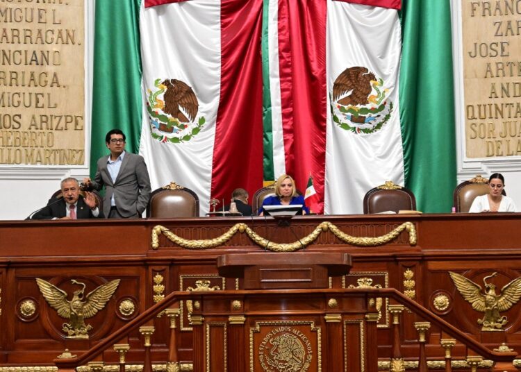 Congreso aprueba viaje de Clara Brugada mientras crecen reclamos por la crisis urbana en CDMX
