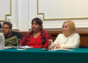 Olivia Garza destraba protesta en Donceles