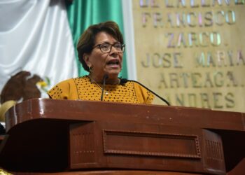 Martha Avila revienta al «PRIAN» por doble nacionalidad